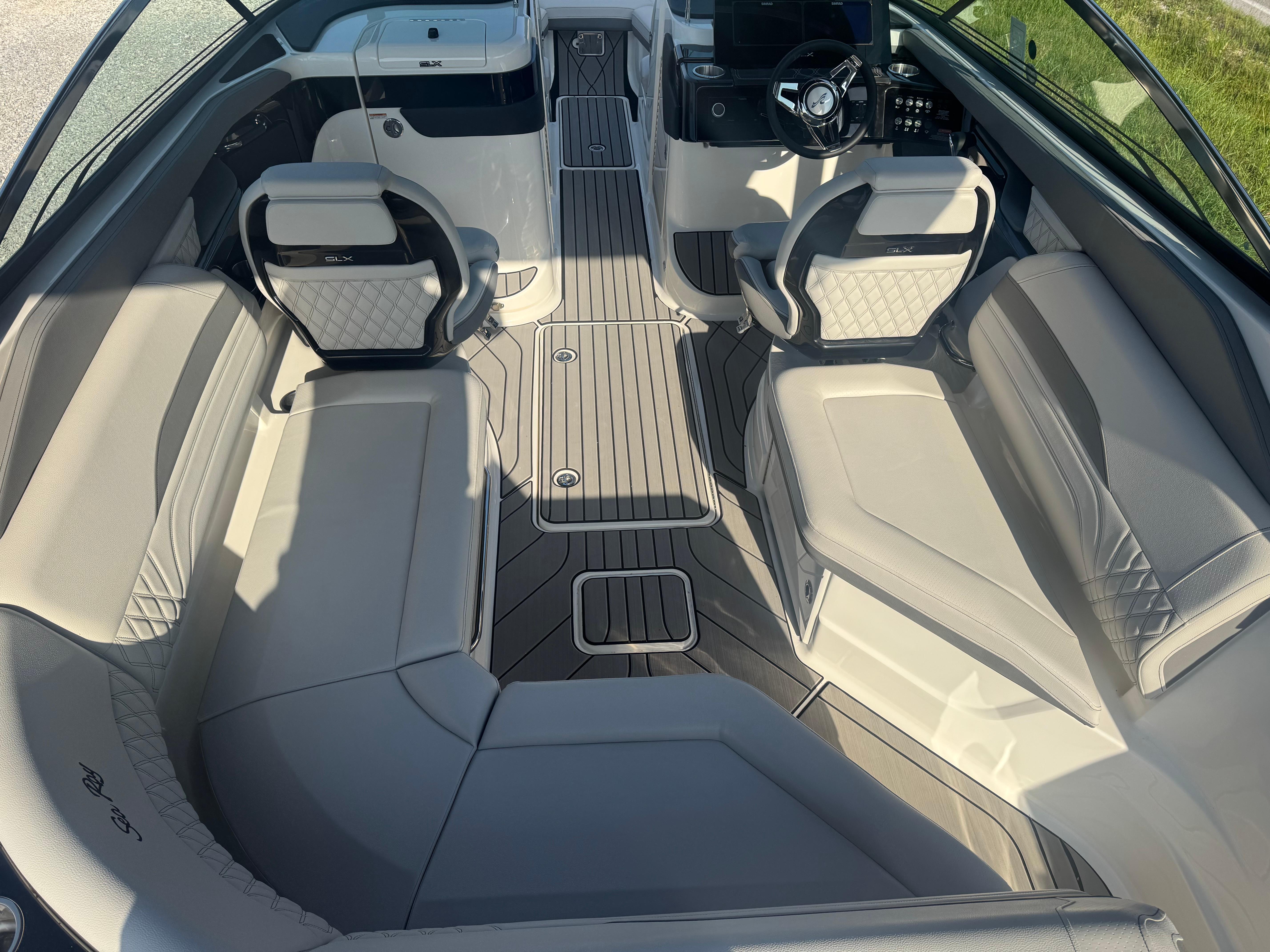 2025 Sea Ray SLX 260 photo 8