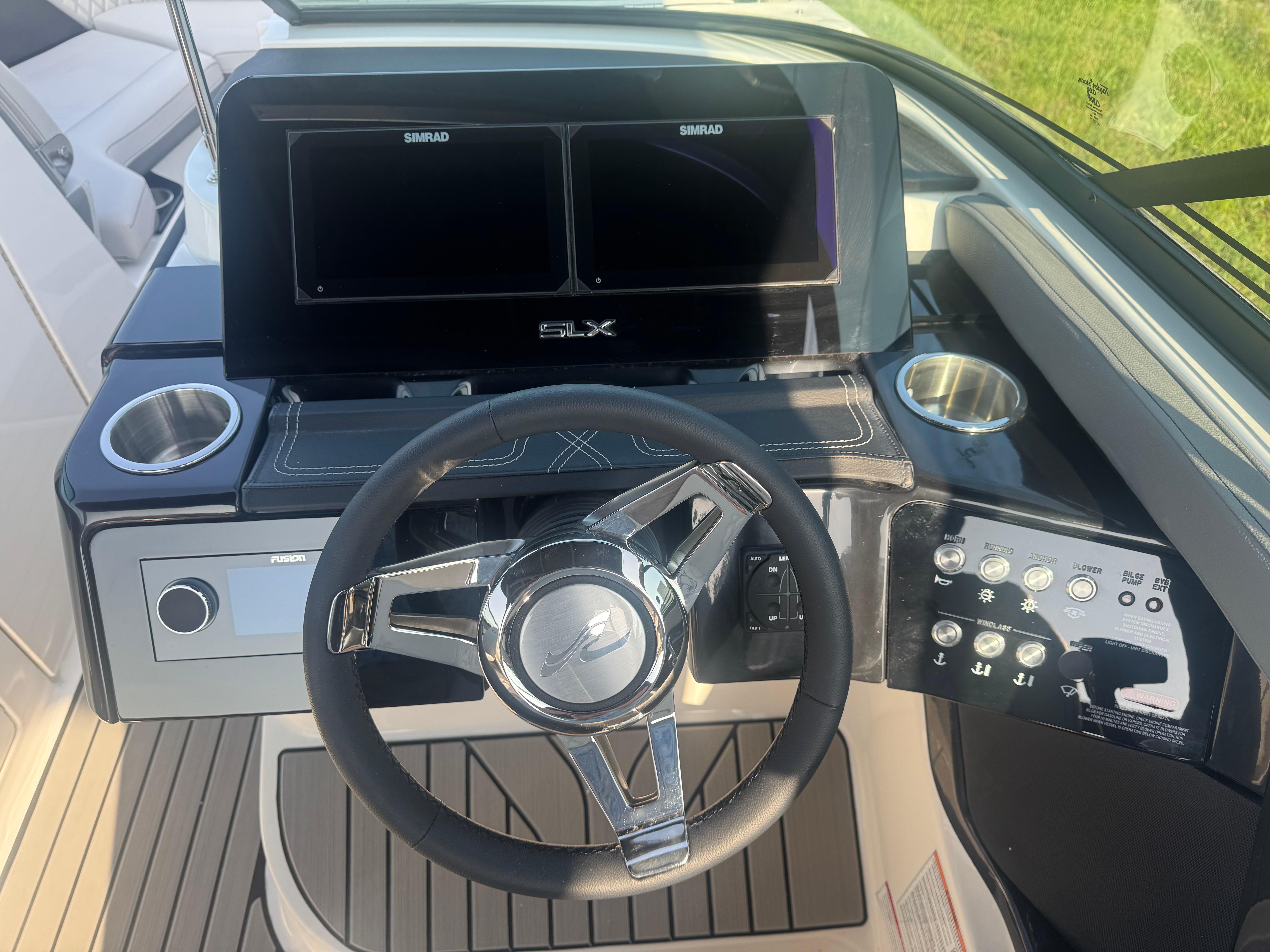 2025 Sea Ray SLX 260 photo 20