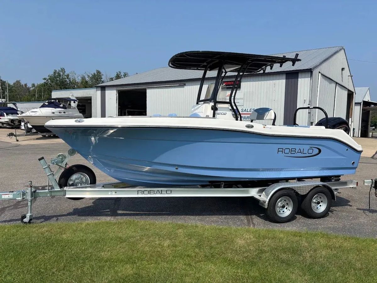 2026 Robalo R202 Explorer photo 2