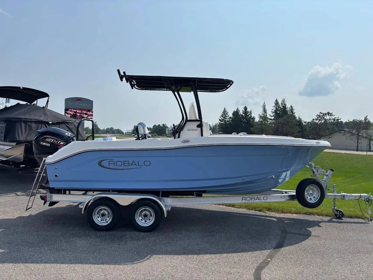 2026 Robalo R202 Explorer photo 3