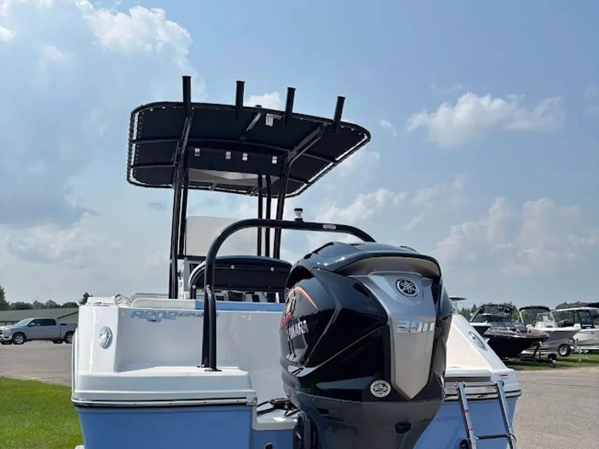 2026 Robalo R202 Explorer photo 4