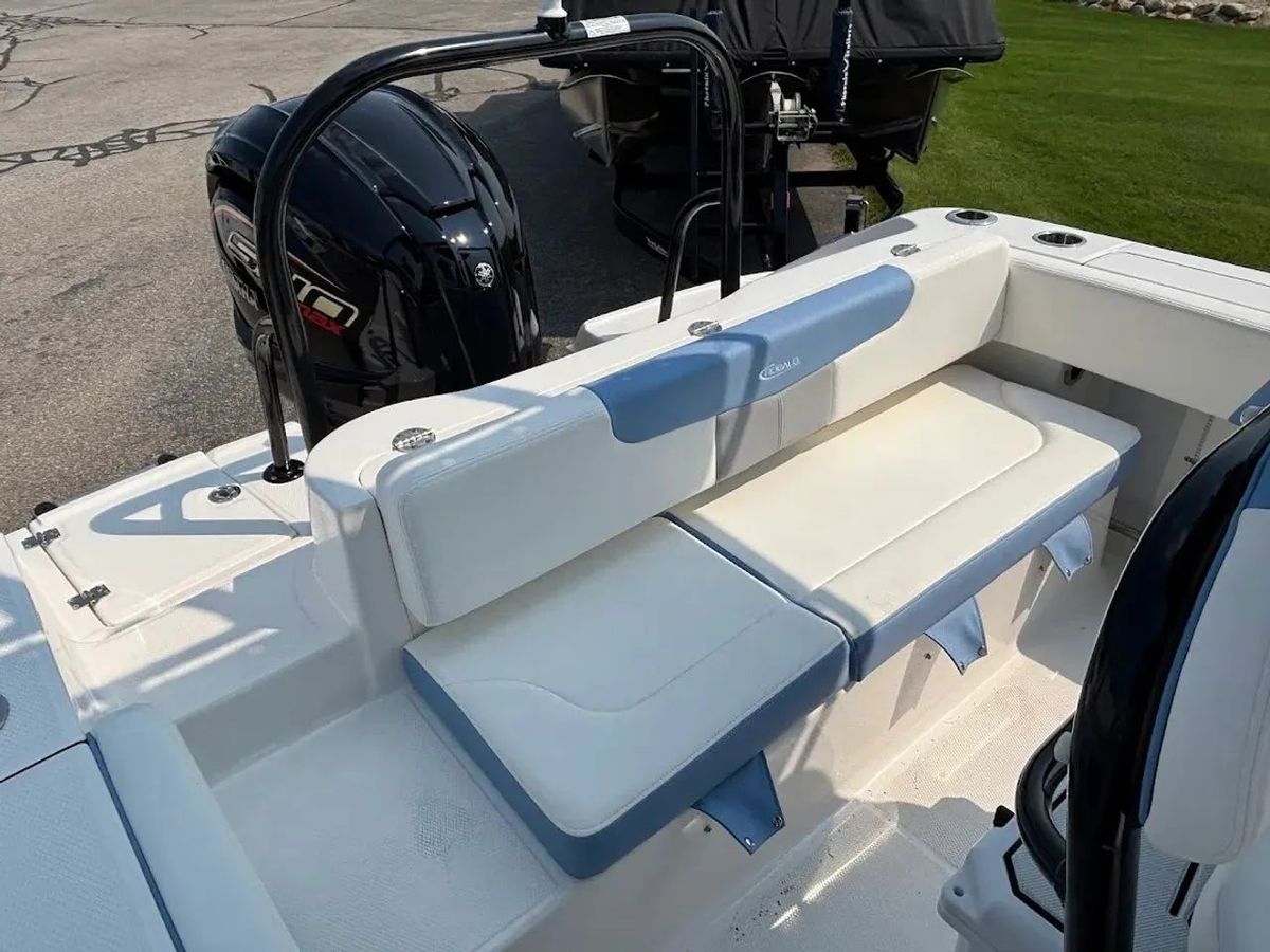 2026 Robalo R202 Explorer photo 8