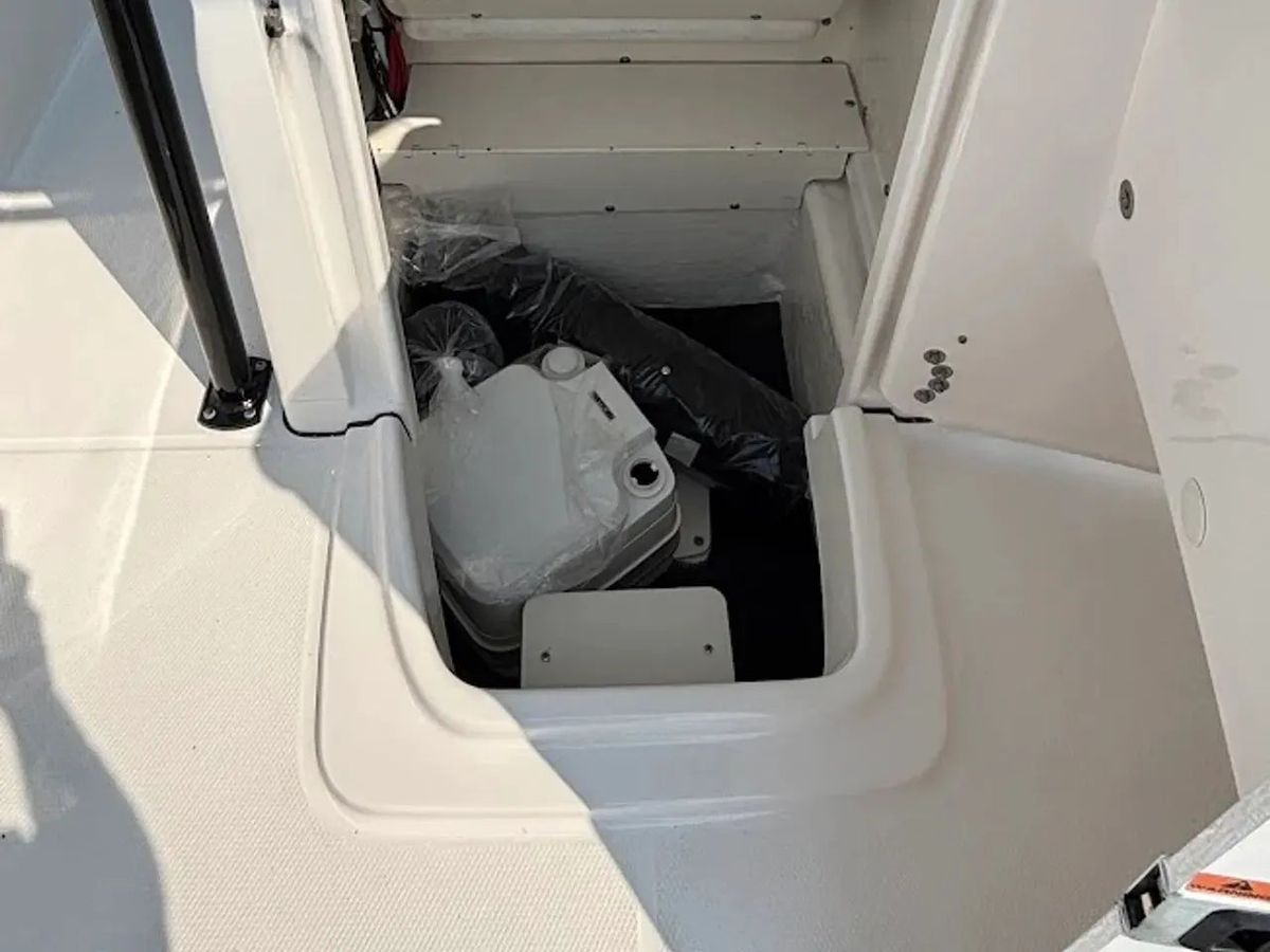 2026 Robalo R202 Explorer photo 13