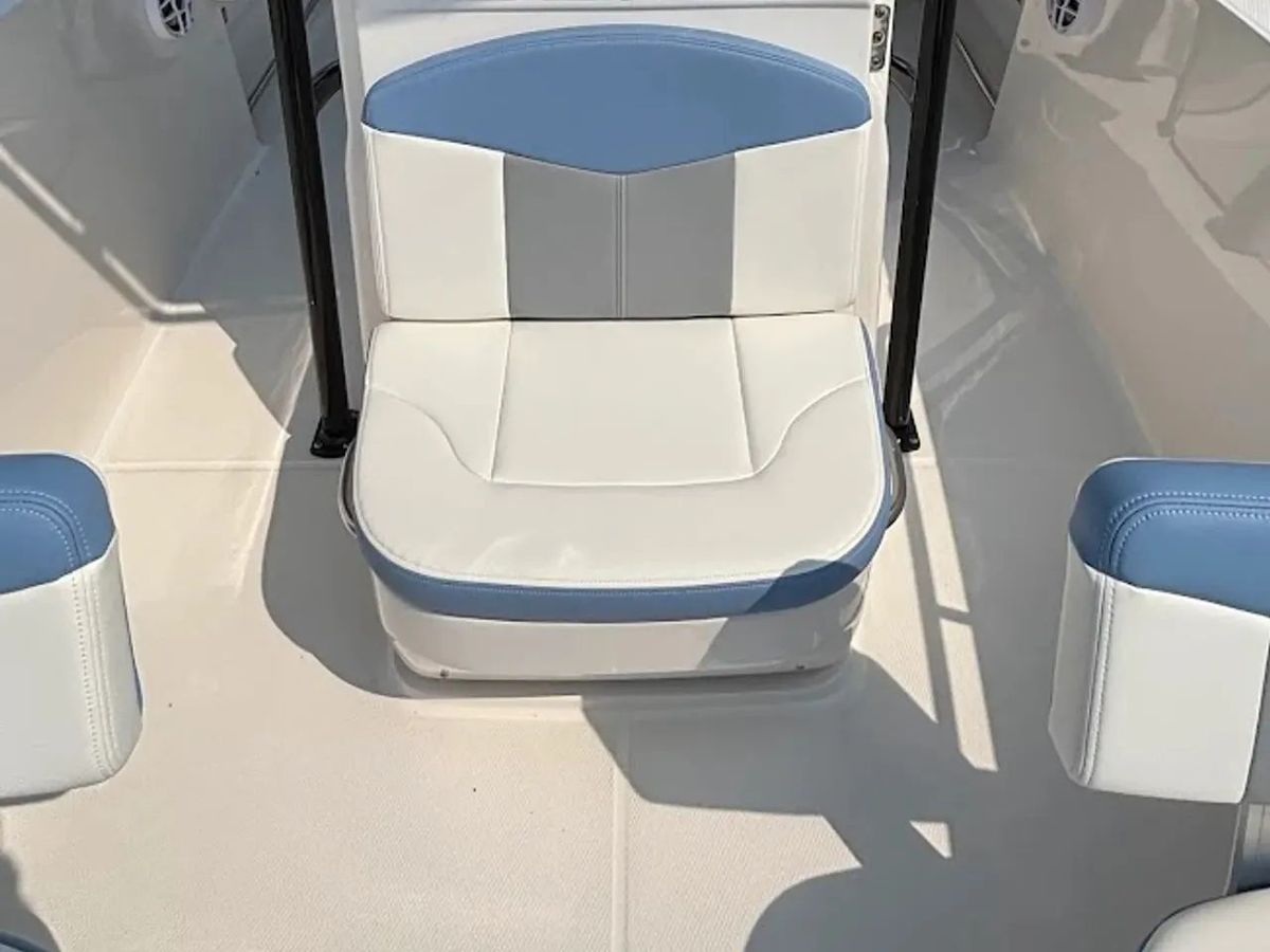 2026 Robalo R202 Explorer photo 14