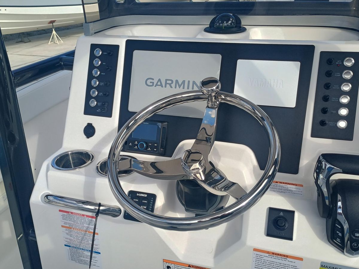 2026 Robalo R222 Center Console photo 15