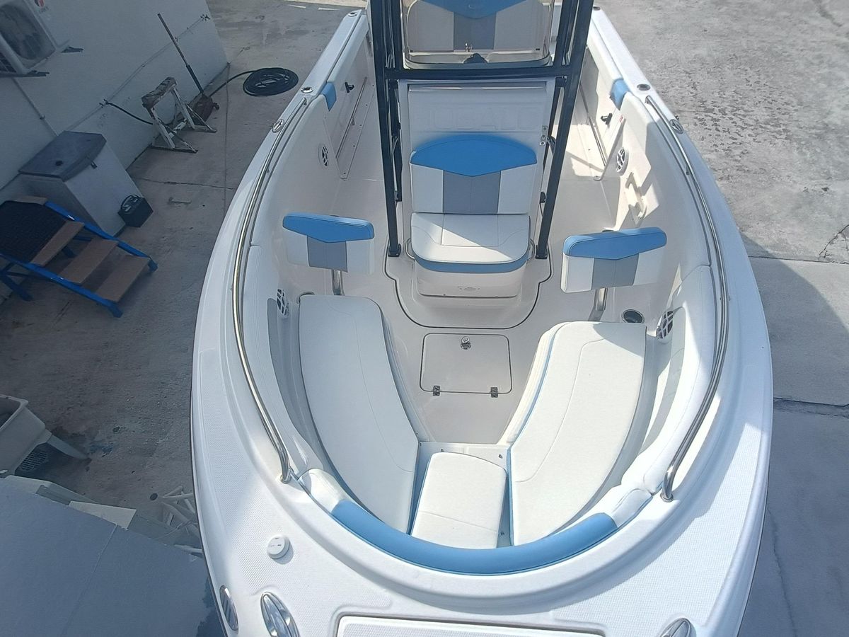 2026 Robalo R222 Center Console photo 21