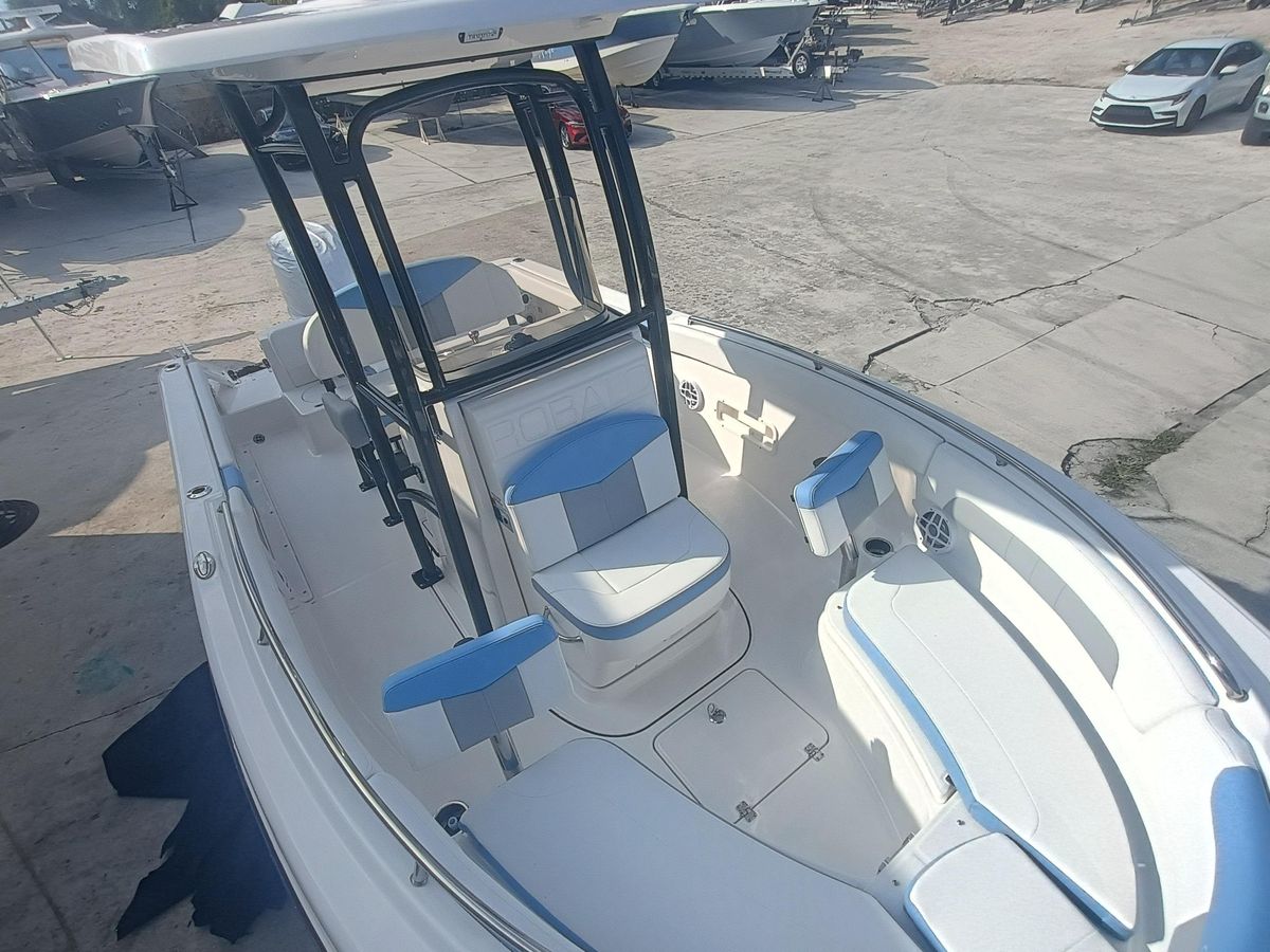 2026 Robalo R222 Center Console photo 22