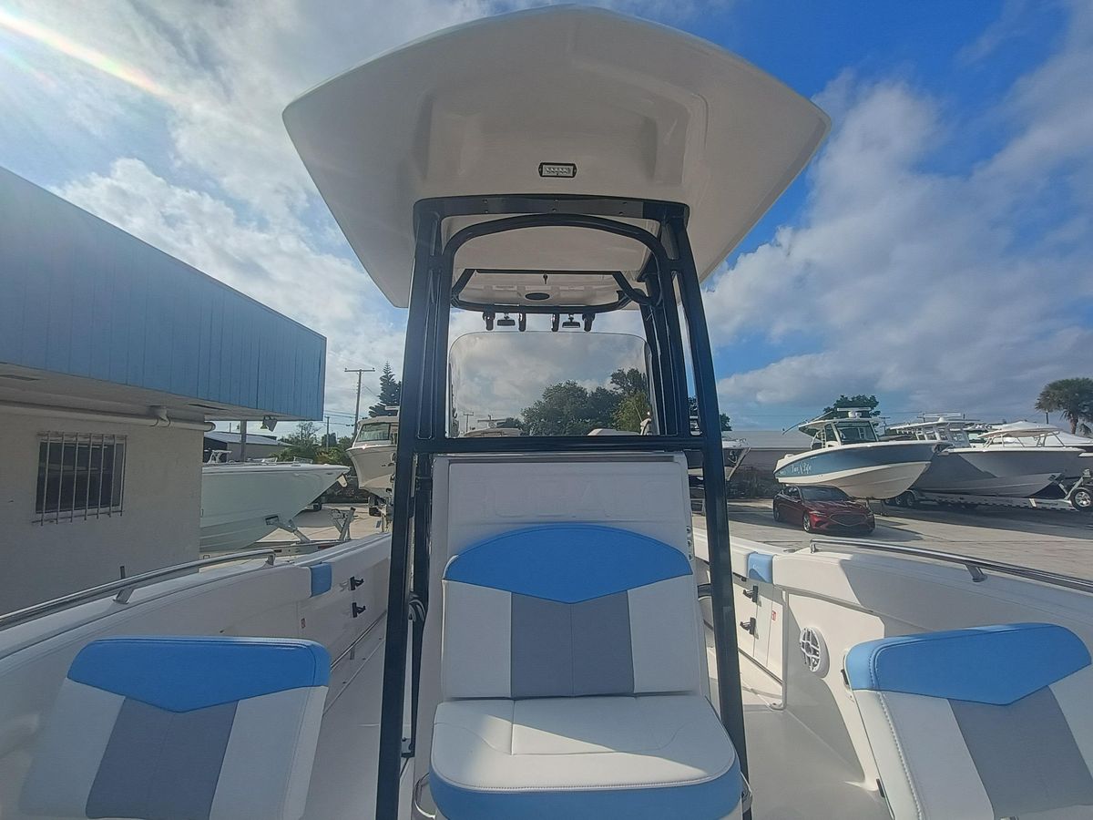 2026 Robalo R222 Center Console photo 24