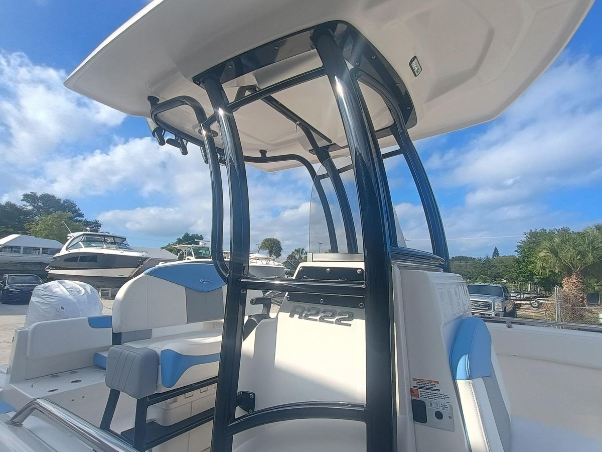2026 Robalo R222 Center Console photo 26