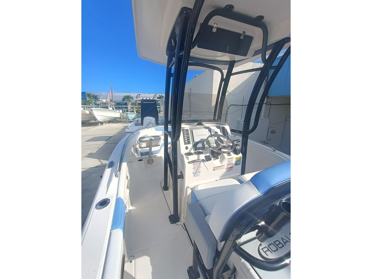 2026 Robalo R222 Center Console photo 30