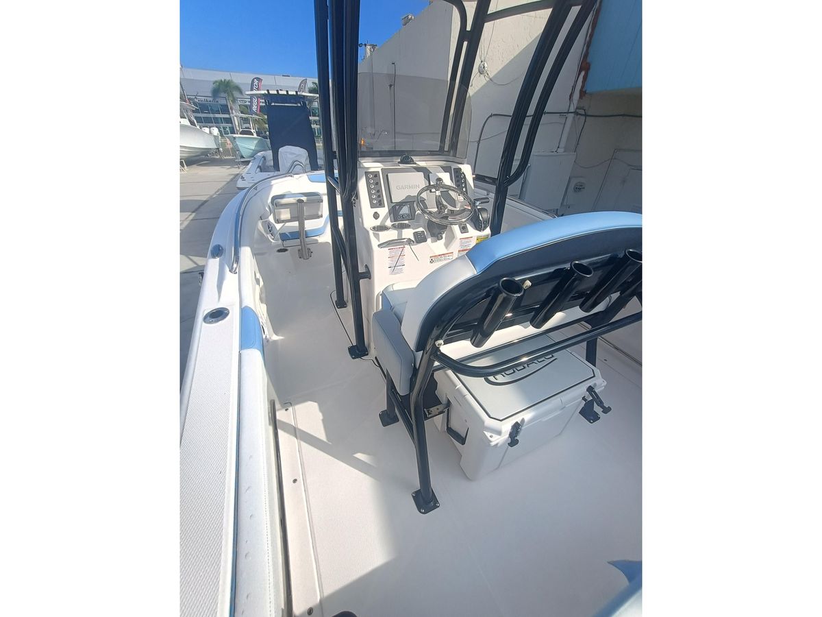2026 Robalo R222 Center Console photo 34