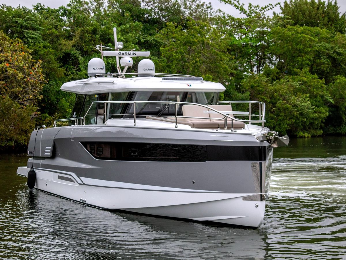2026 Wellcraft 44 Explorer photo 2