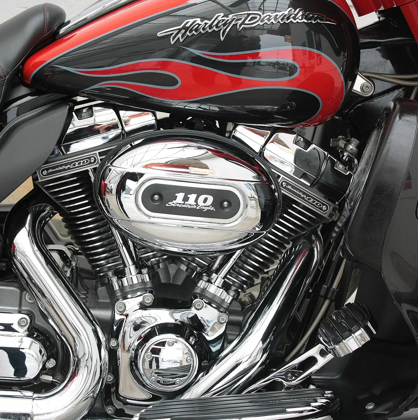 2010 Harley-Davidson Electra Glide FLHTCUSE 3 CVO 110' E-Glide Ultra Classic 5HD1.... photo 9