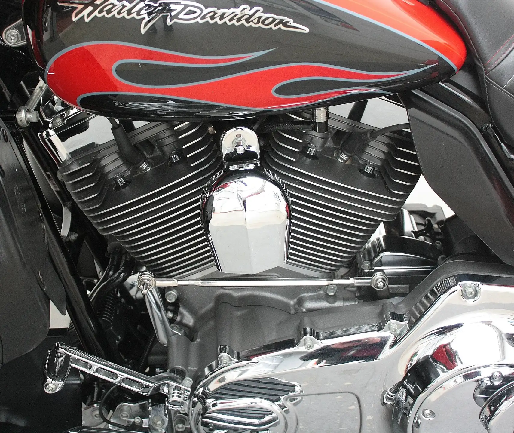 2010 Harley-Davidson Electra Glide FLHTCUSE 3 CVO 110' E-Glide Ultra Classic 5HD1.... photo 15