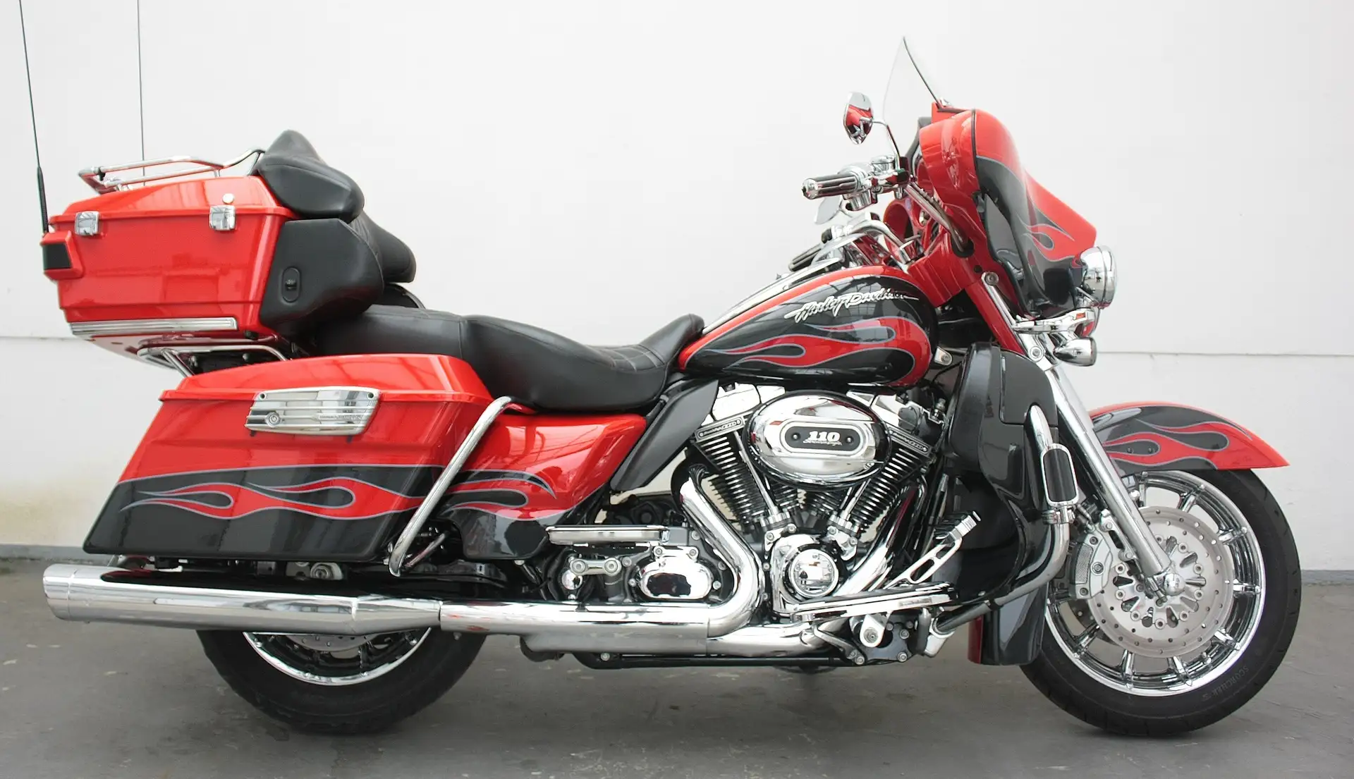 2010 Harley-Davidson Electra Glide FLHTCUSE 3 CVO 110' E-Glide Ultra Classic 5HD1.... photo 17