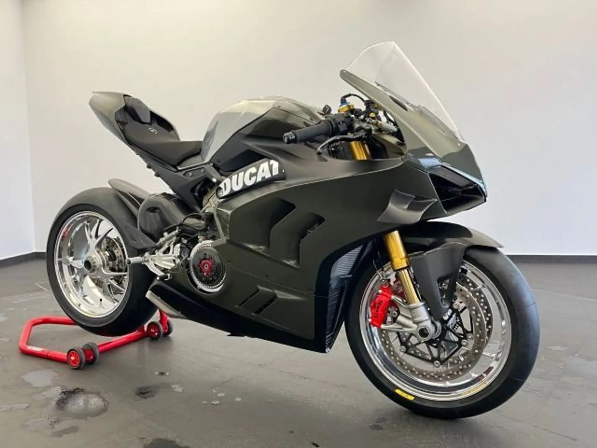 2022 Ducati Panigale V4 S Black Forest photo 2