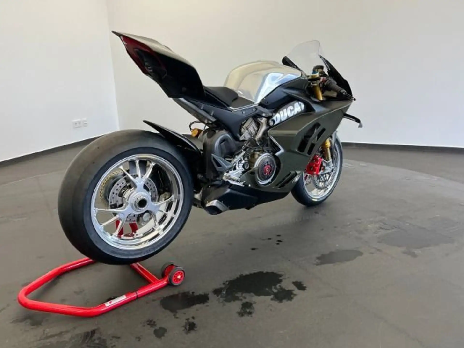 2022 Ducati Panigale V4 S Black Forest photo 4