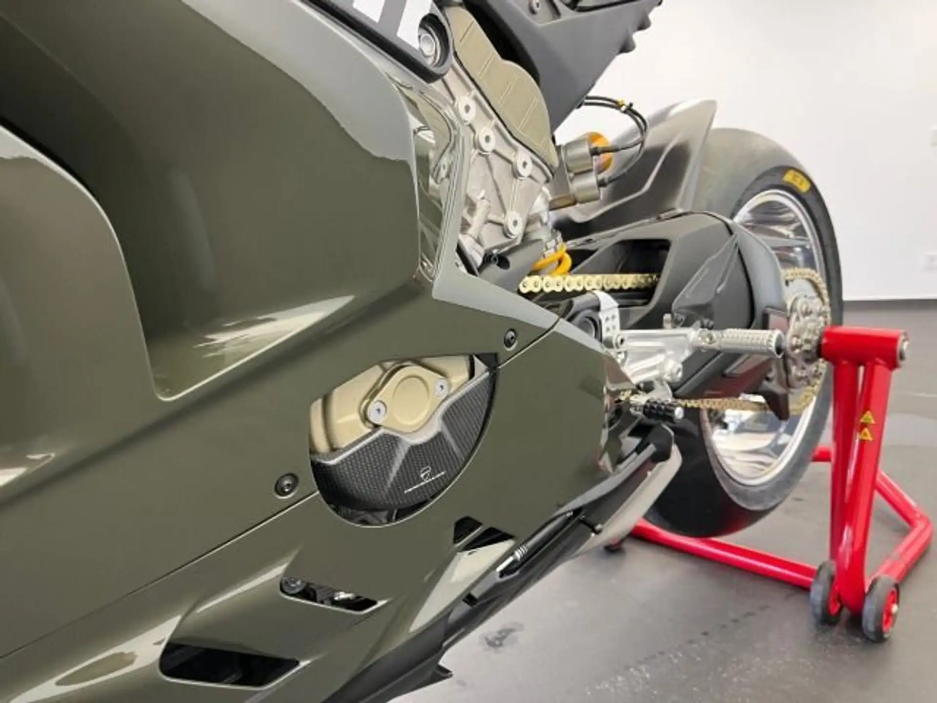 2022 Ducati Panigale V4 S Black Forest photo 6