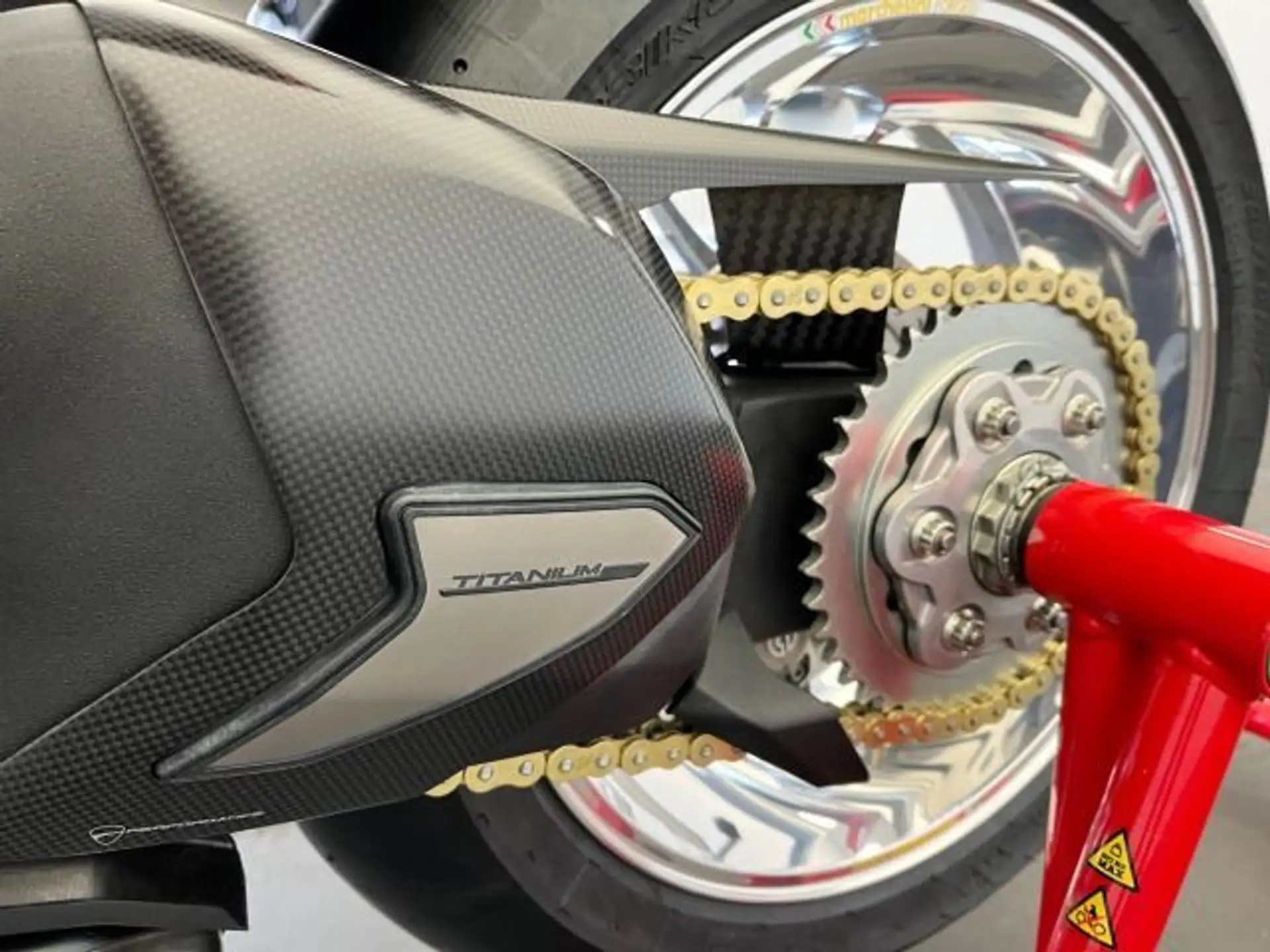 2022 Ducati Panigale V4 S Black Forest photo 7