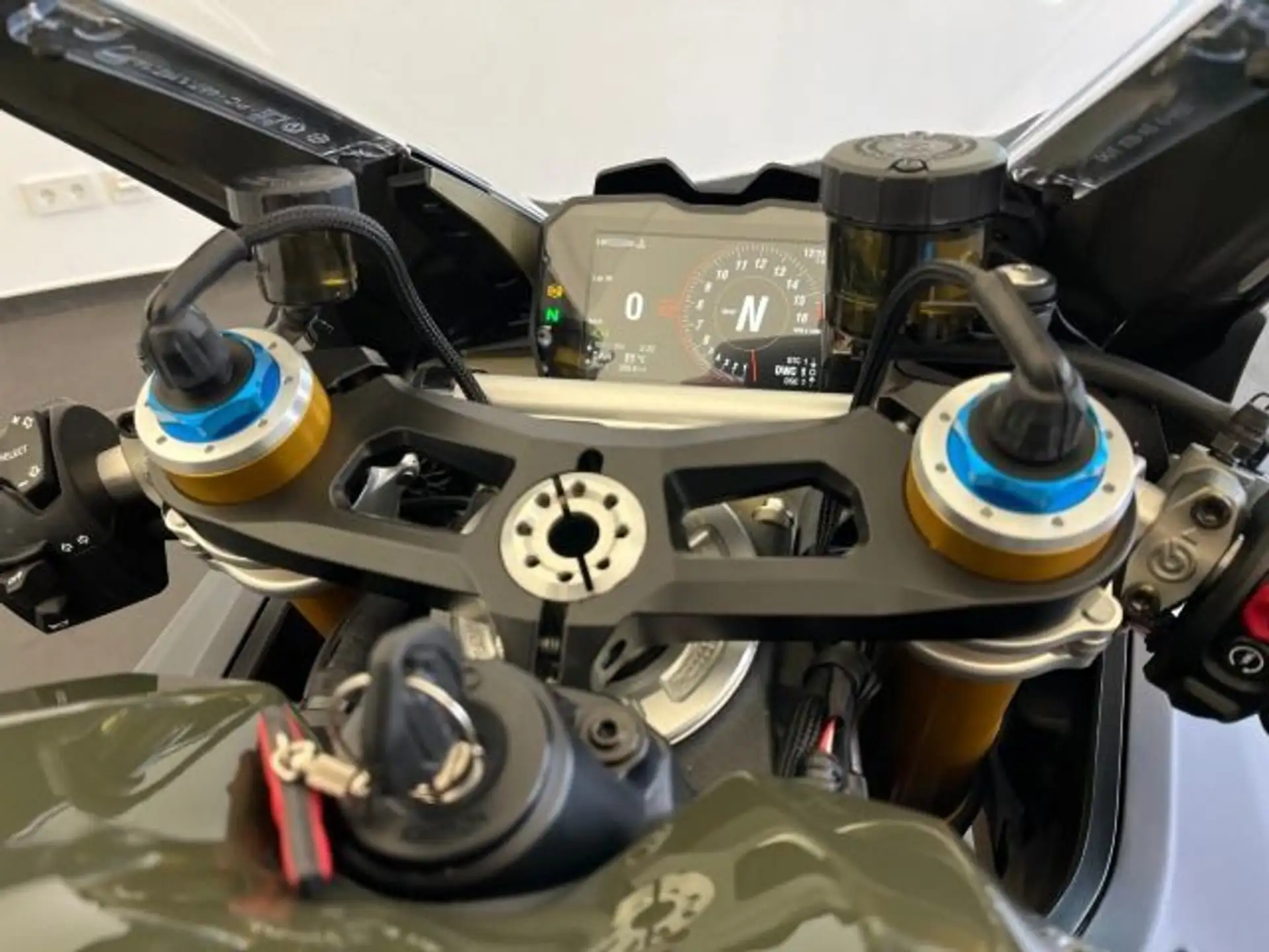 2022 Ducati Panigale V4 S Black Forest photo 9