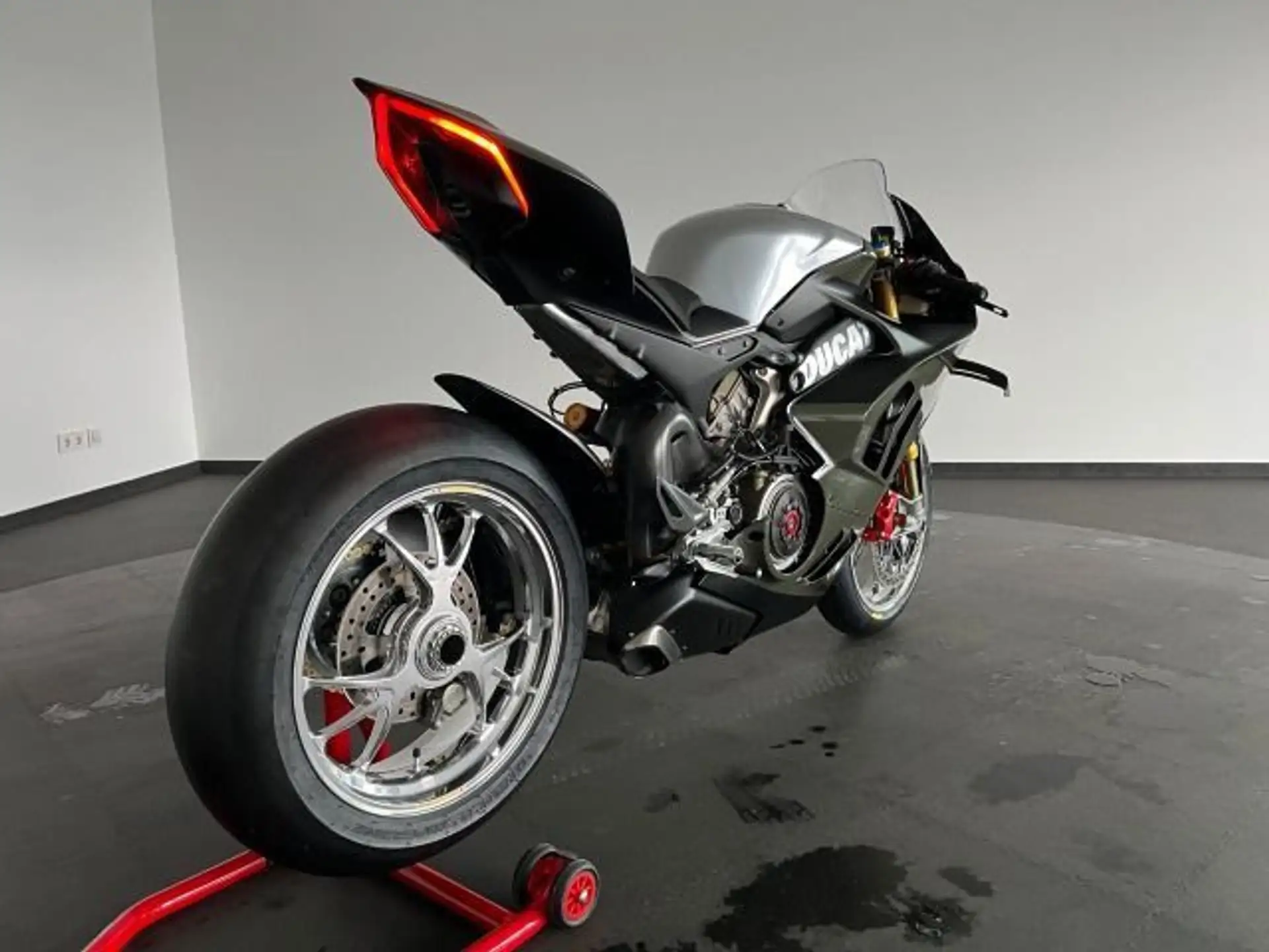 2022 Ducati Panigale V4 S Black Forest photo 10