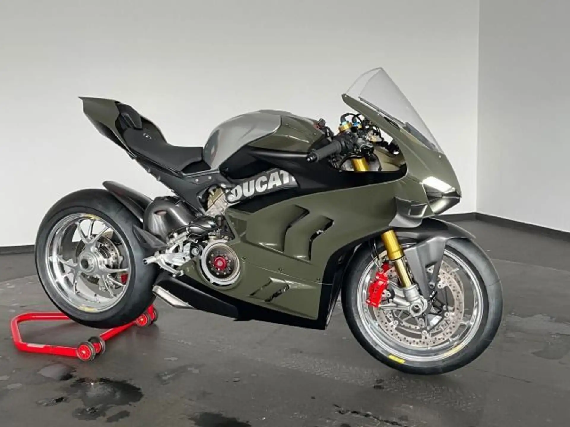 2022 Ducati Panigale V4 S Black Forest photo 11