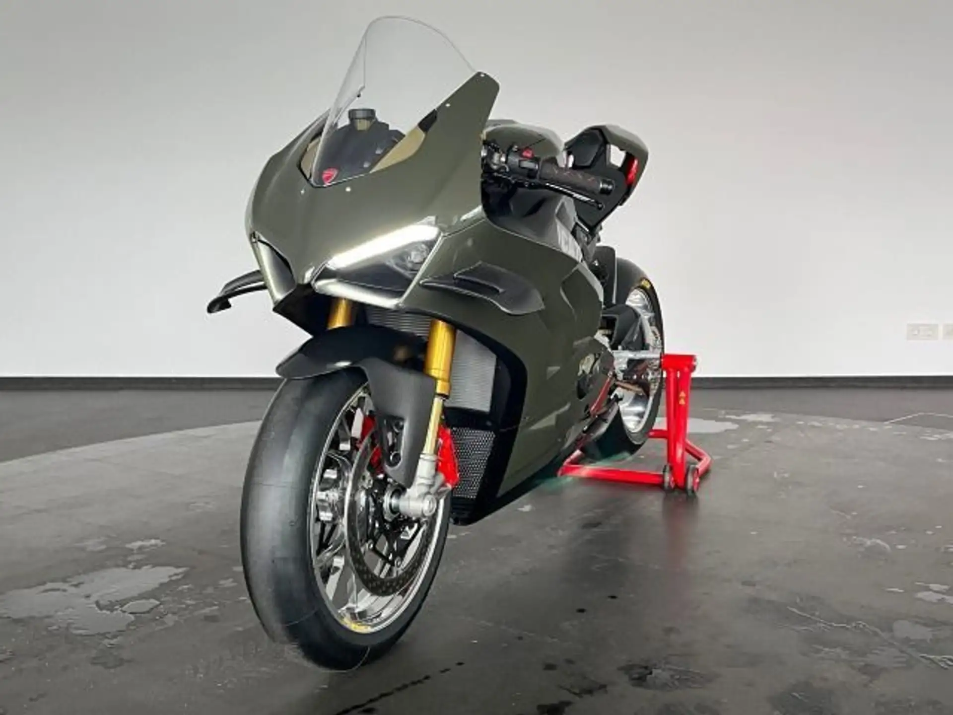 2022 Ducati Panigale V4 S Black Forest photo 12