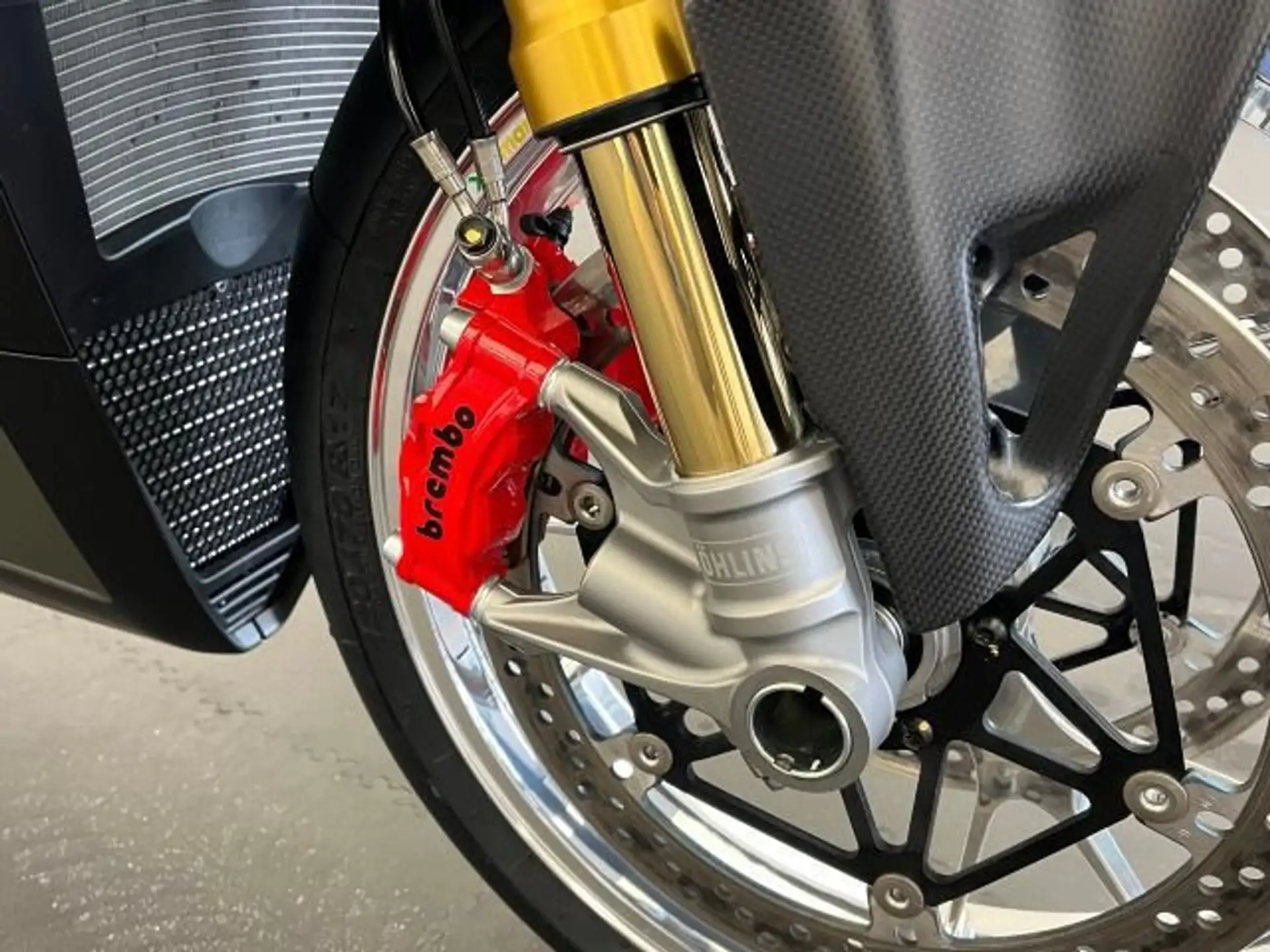 2022 Ducati Panigale V4 S Black Forest photo 13