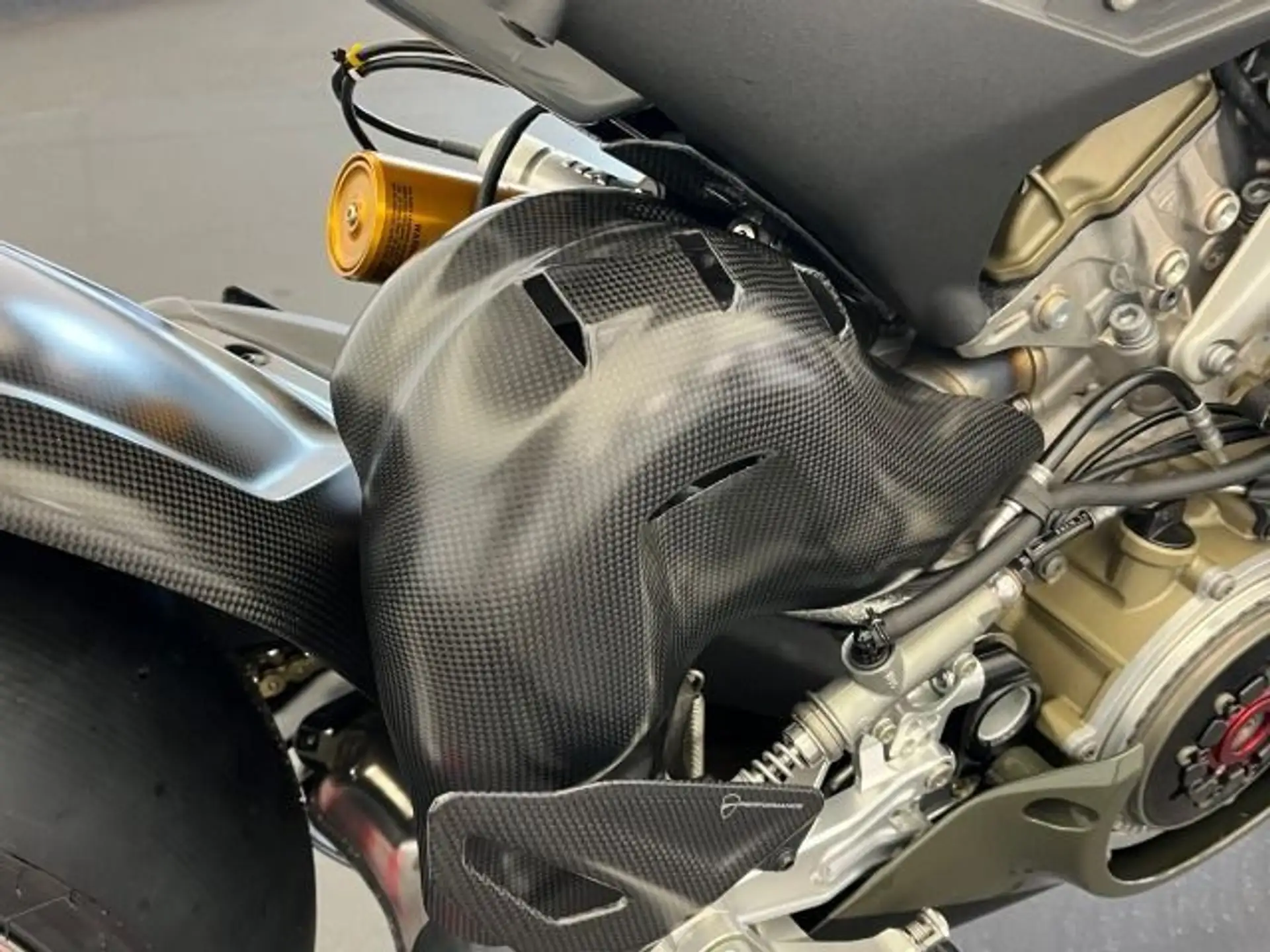 2022 Ducati Panigale V4 S Black Forest photo 15