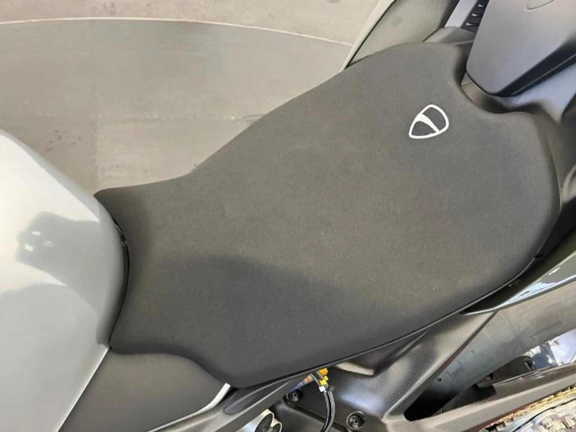 2022 Ducati Panigale V4 S Black Forest photo 18