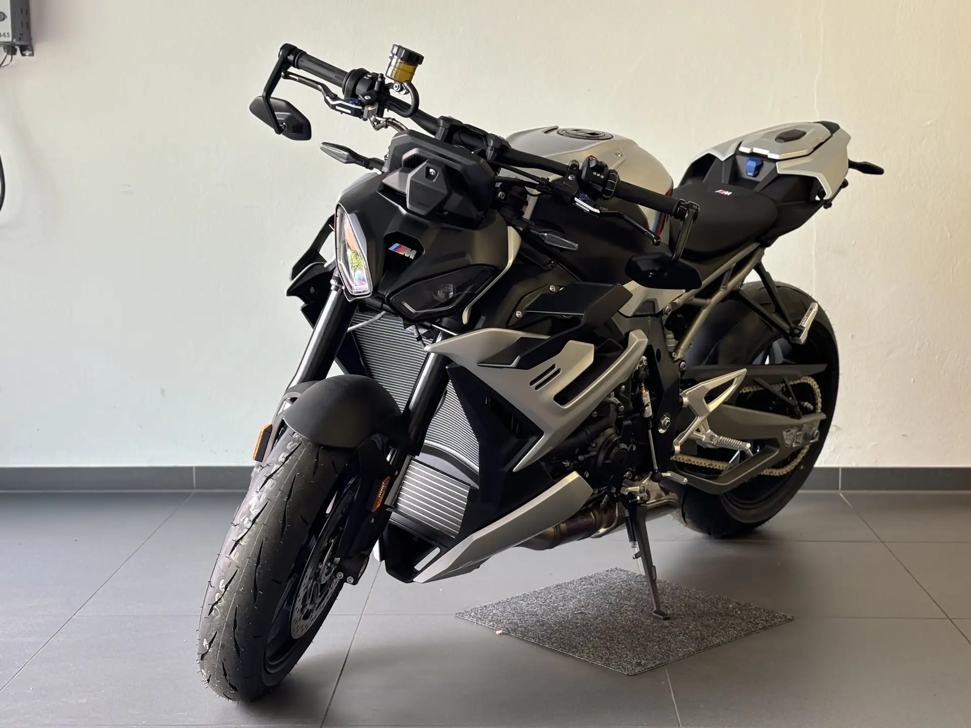 2026 BMW M 1000 R NEU, Sozius Paket, Lieferung photo 2
