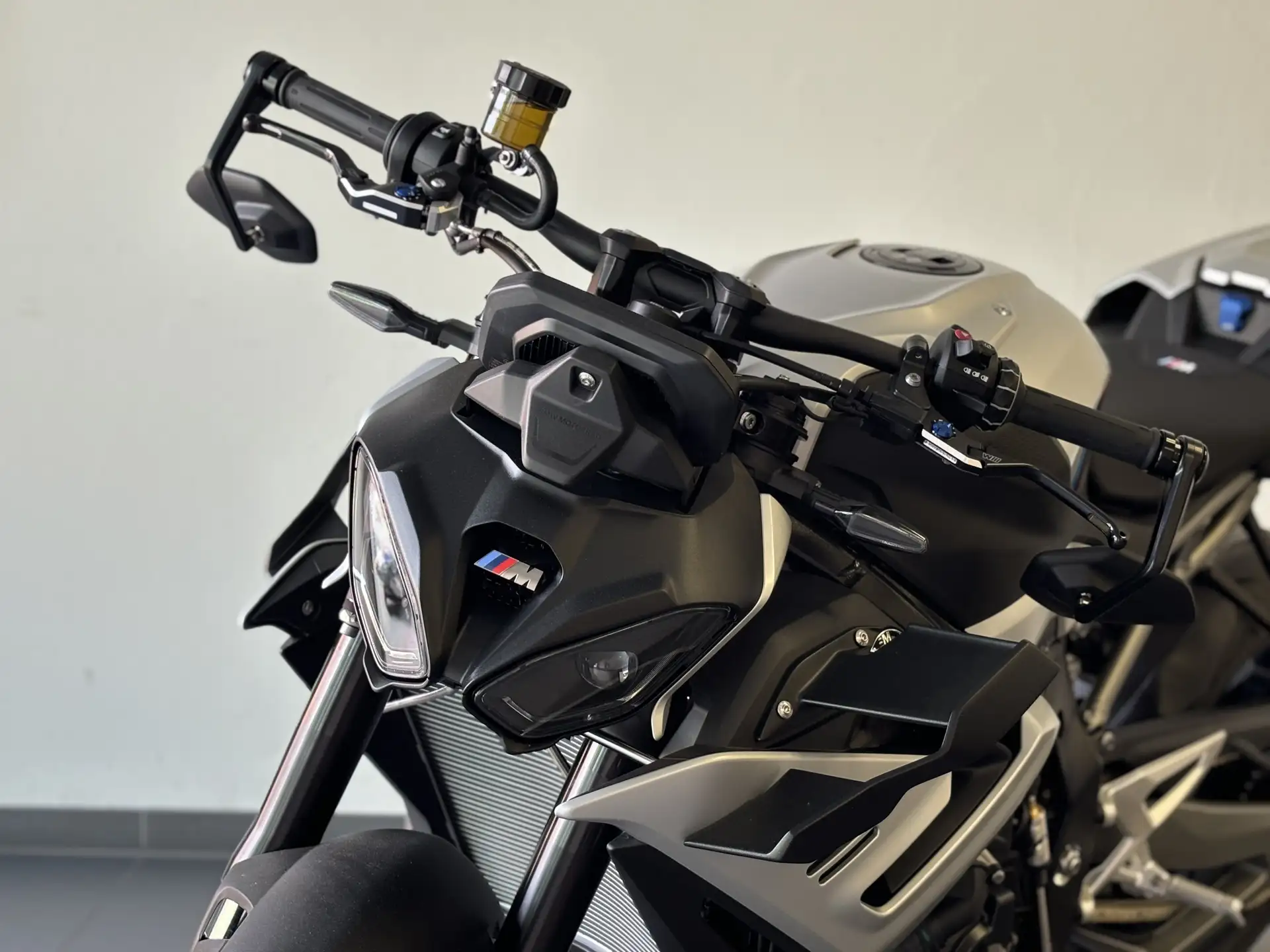 2026 BMW M 1000 R NEU, Sozius Paket, Lieferung photo 3