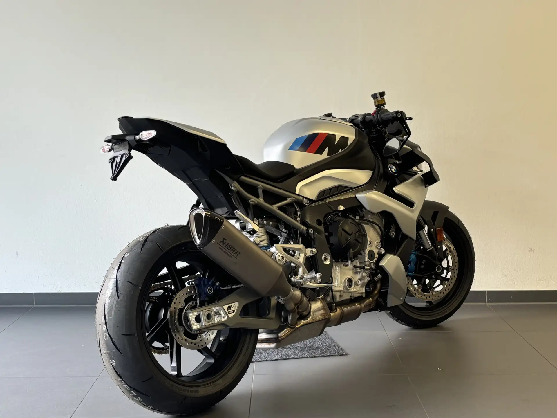 2026 BMW M 1000 R NEU, Sozius Paket, Lieferung photo 4