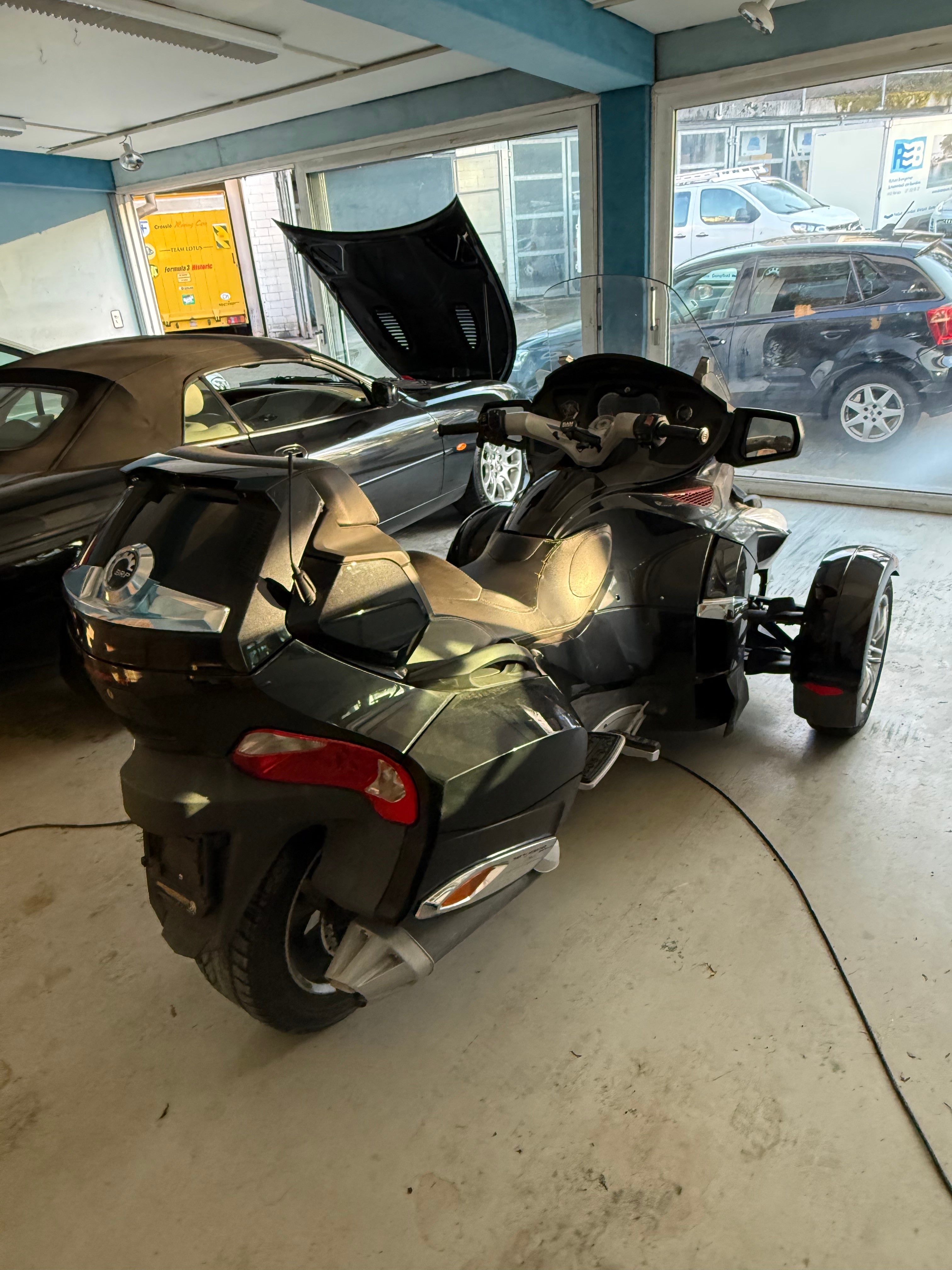 2011 CAN-AM Spyder Spyder RT-S SE5 photo 3