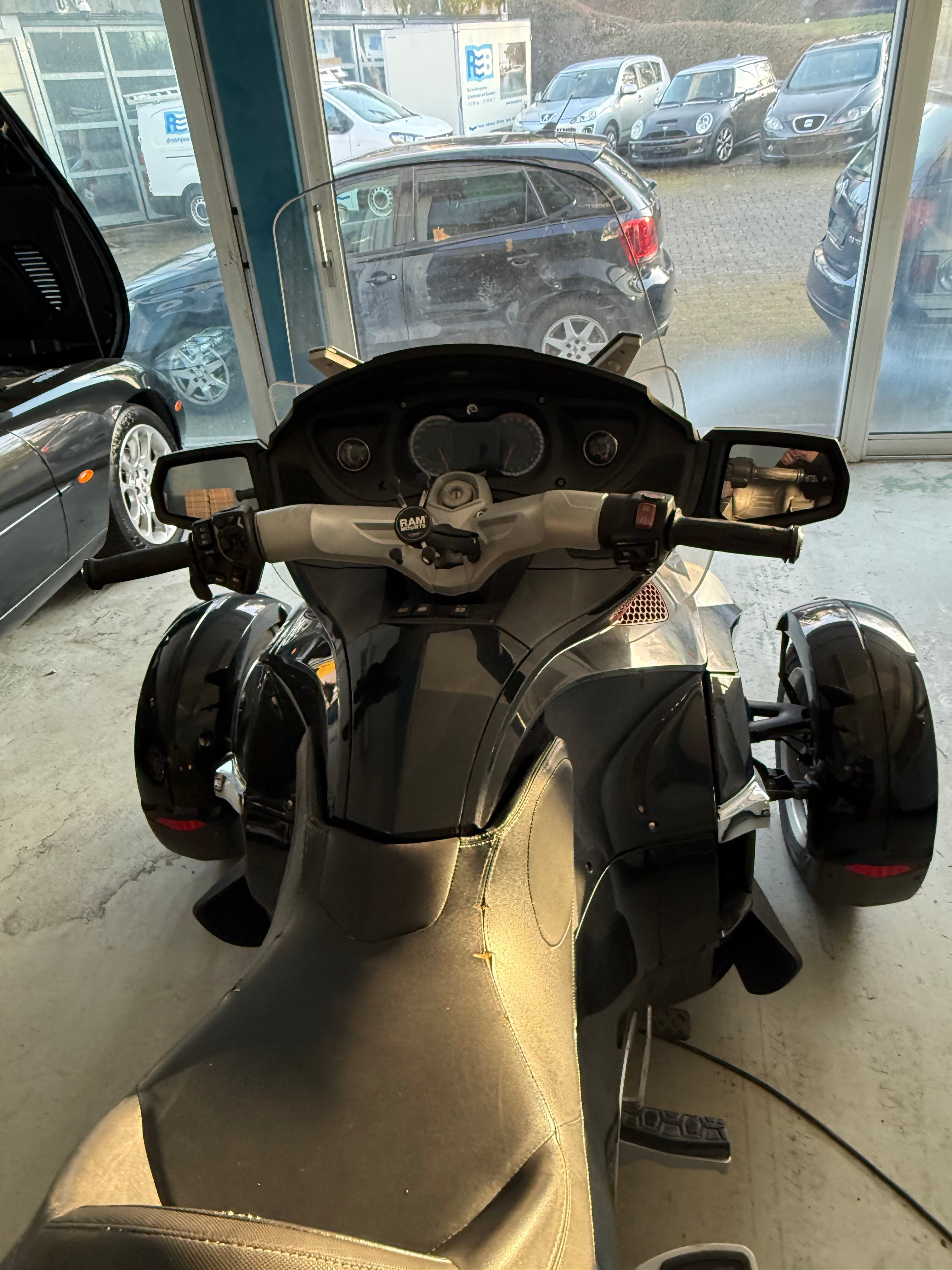 2011 CAN-AM Spyder Spyder RT-S SE5 photo 4