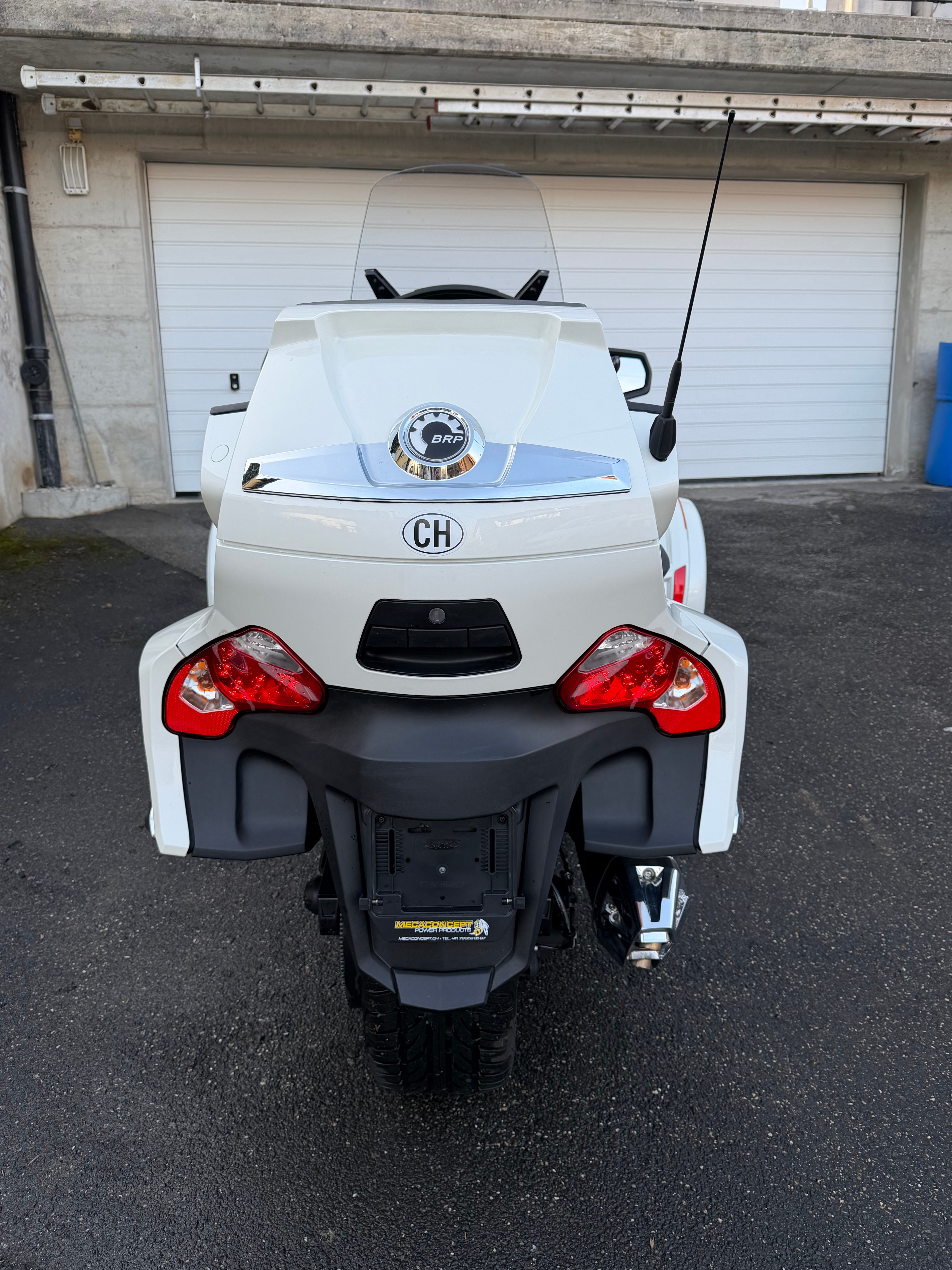 2017 CAN-AM Spyder Spyder RT-LTD SE6 photo 2