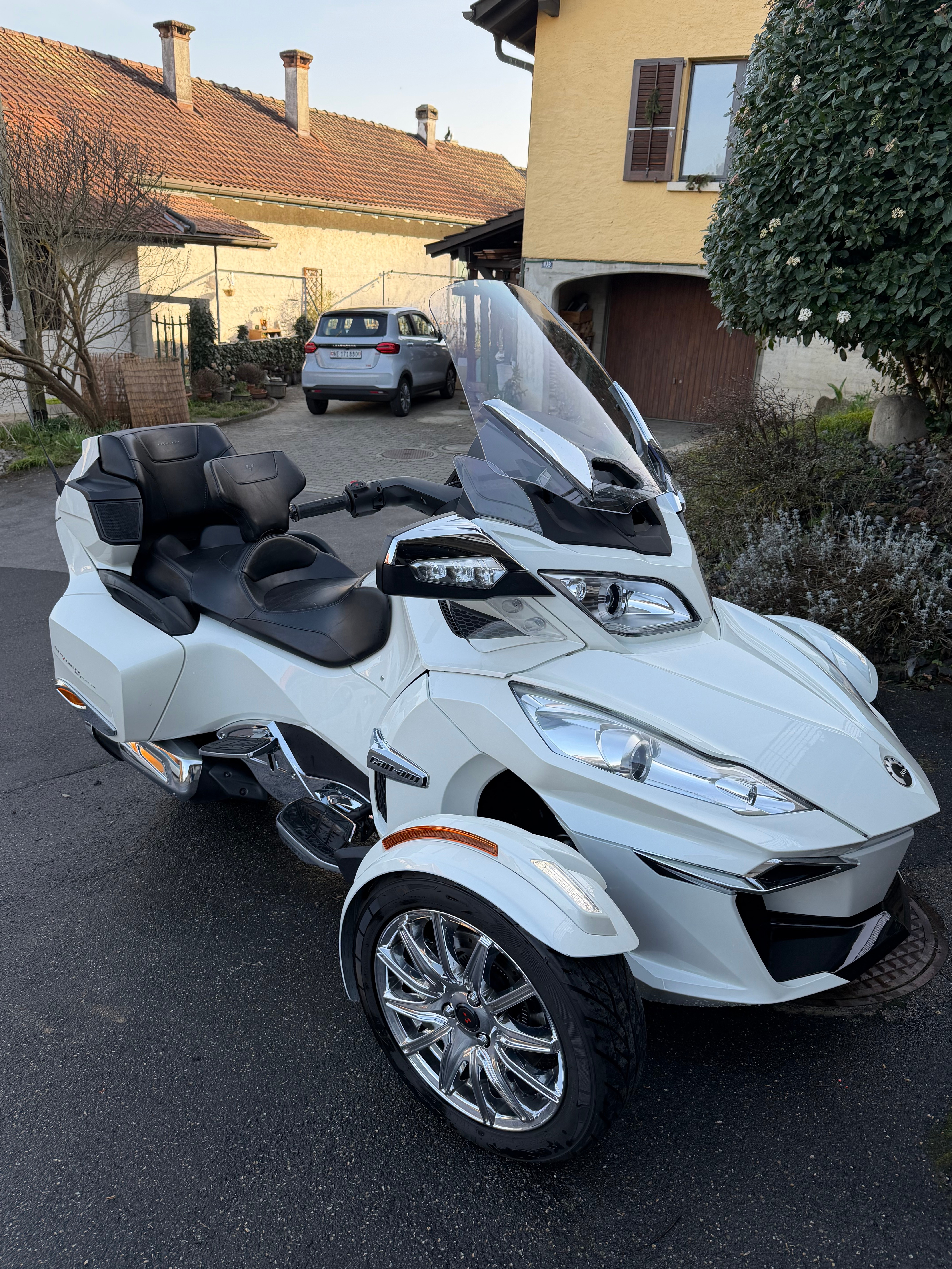 2017 CAN-AM Spyder Spyder RT-LTD SE6 photo 5