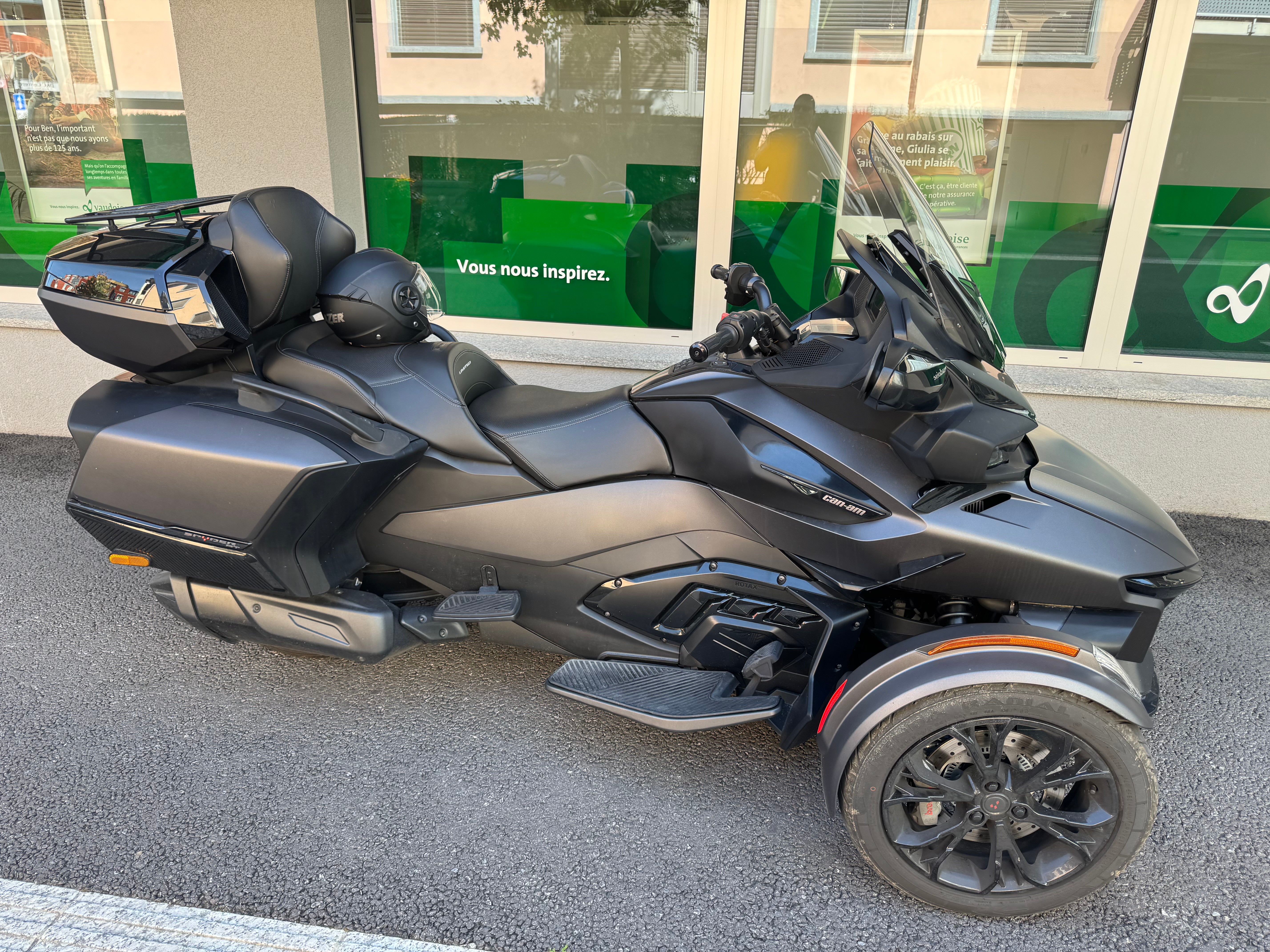 2023 CAN-AM Spyder Spyder RT-LTD Dark Edition SE6 photo 2